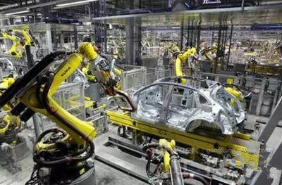工業(yè)4.0時代下汽車制造廠的智能化轉(zhuǎn)型與計算機(jī)信息技術(shù)開發(fā)